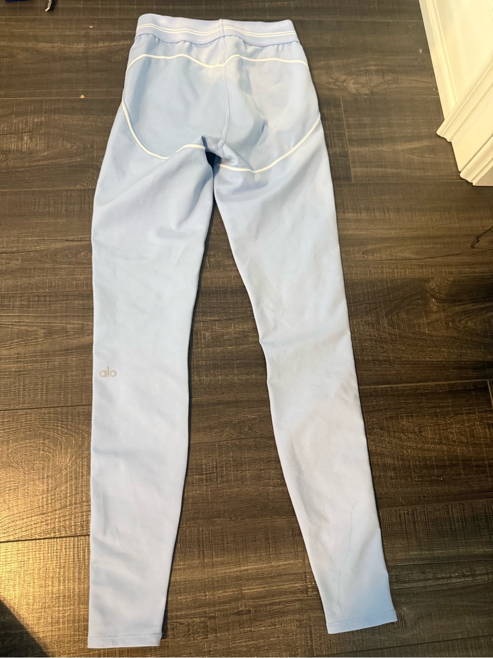 ALO Yoga Light Blue Leggings with White Piping - Picture 4 of 8